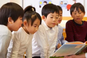 読み聞かせ」×「質問」で「聞く力」が身につく!!<br> 1話5分の