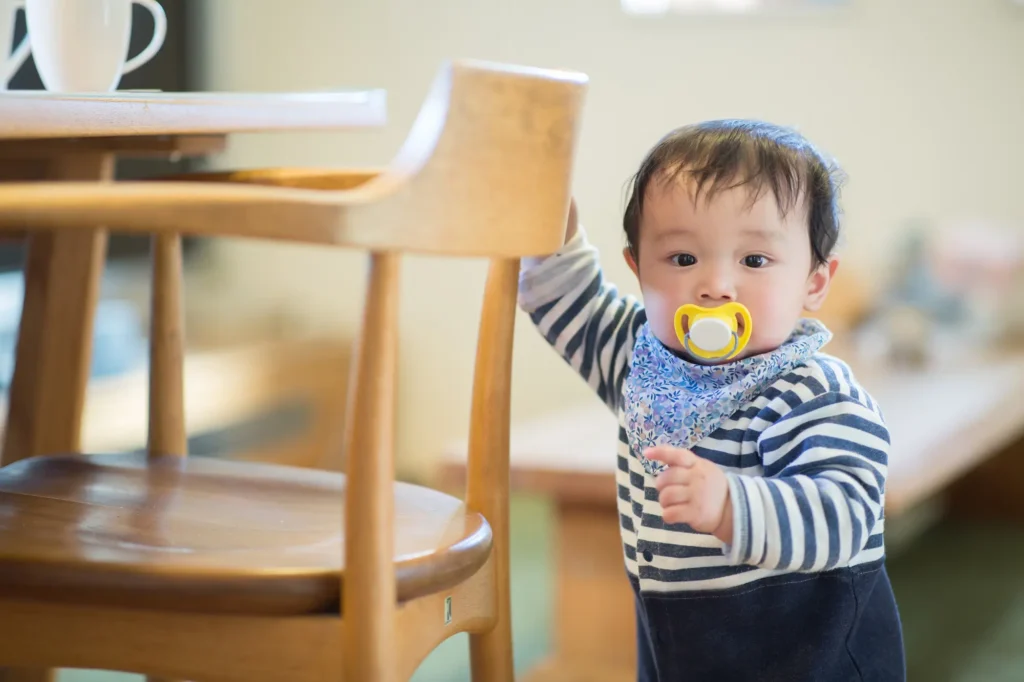 つかまり立ち つかまるものがない